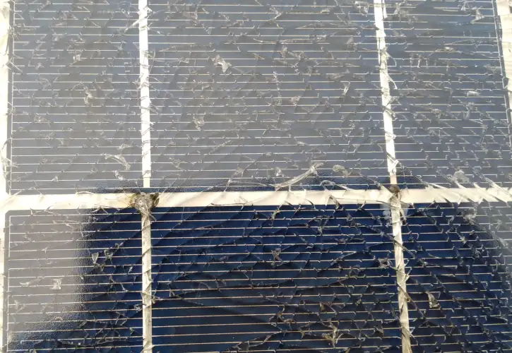 Panneaux photovoltaïque brisé, point chaud